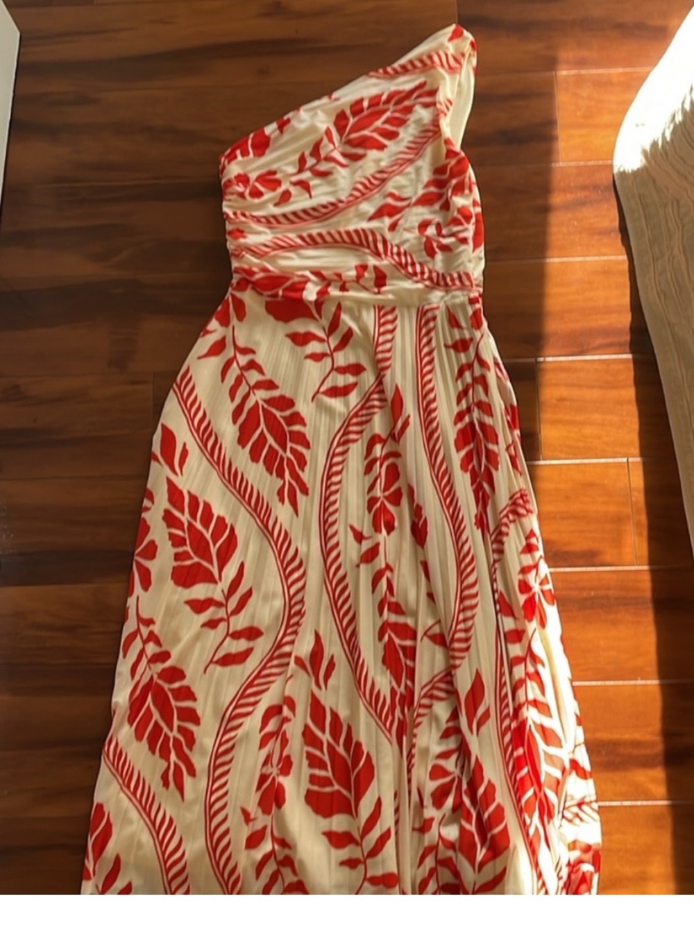 H&M pleated one shoulder midi dress Red and cream Patterned Dress size medium - Picture 3 of 6